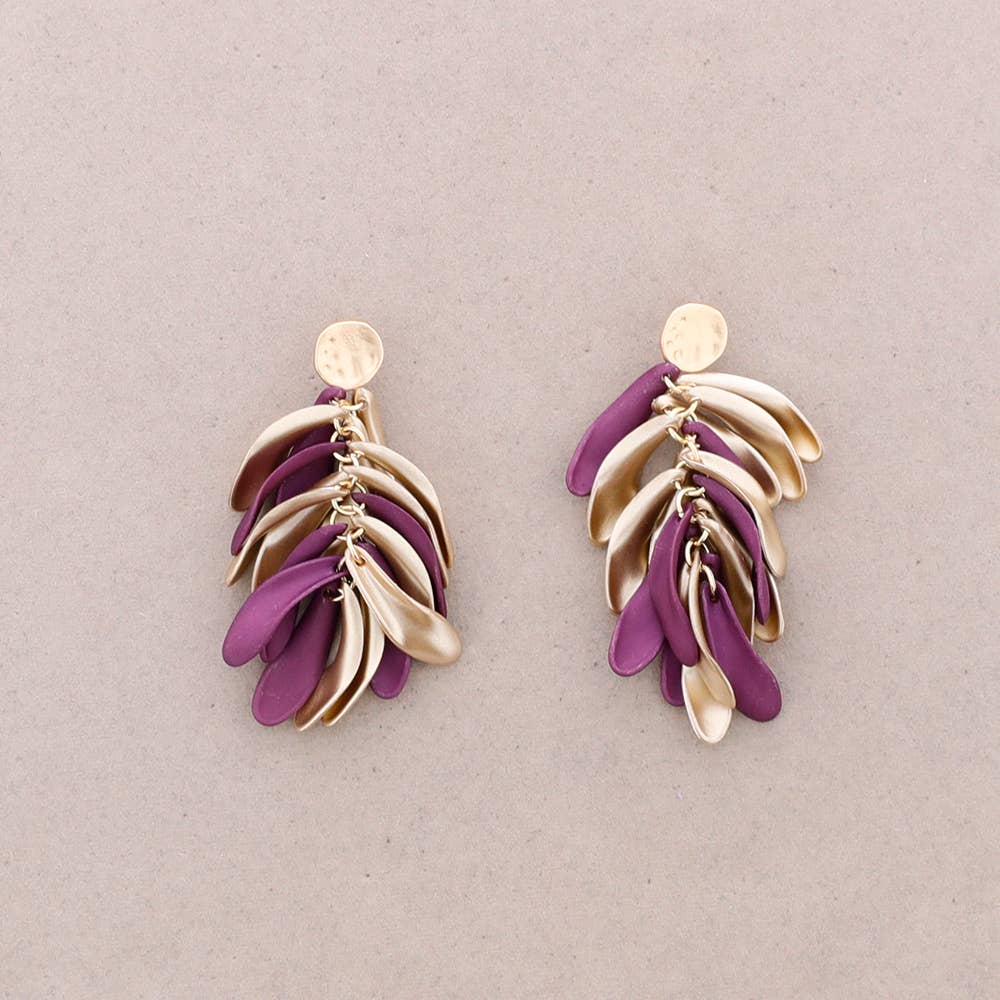 Boucles d’oreilles pendantes avec pétales en résine