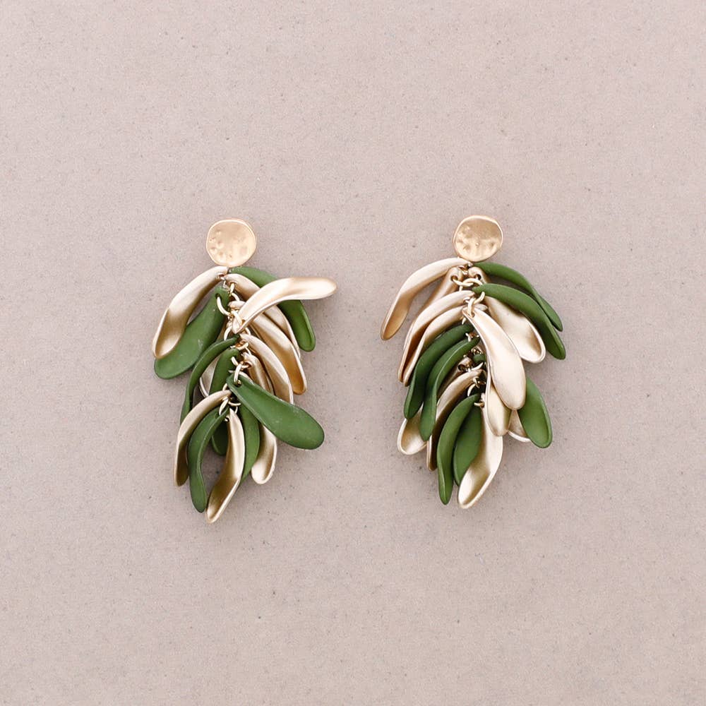 Boucles d’oreilles pendantes avec pétales en résine