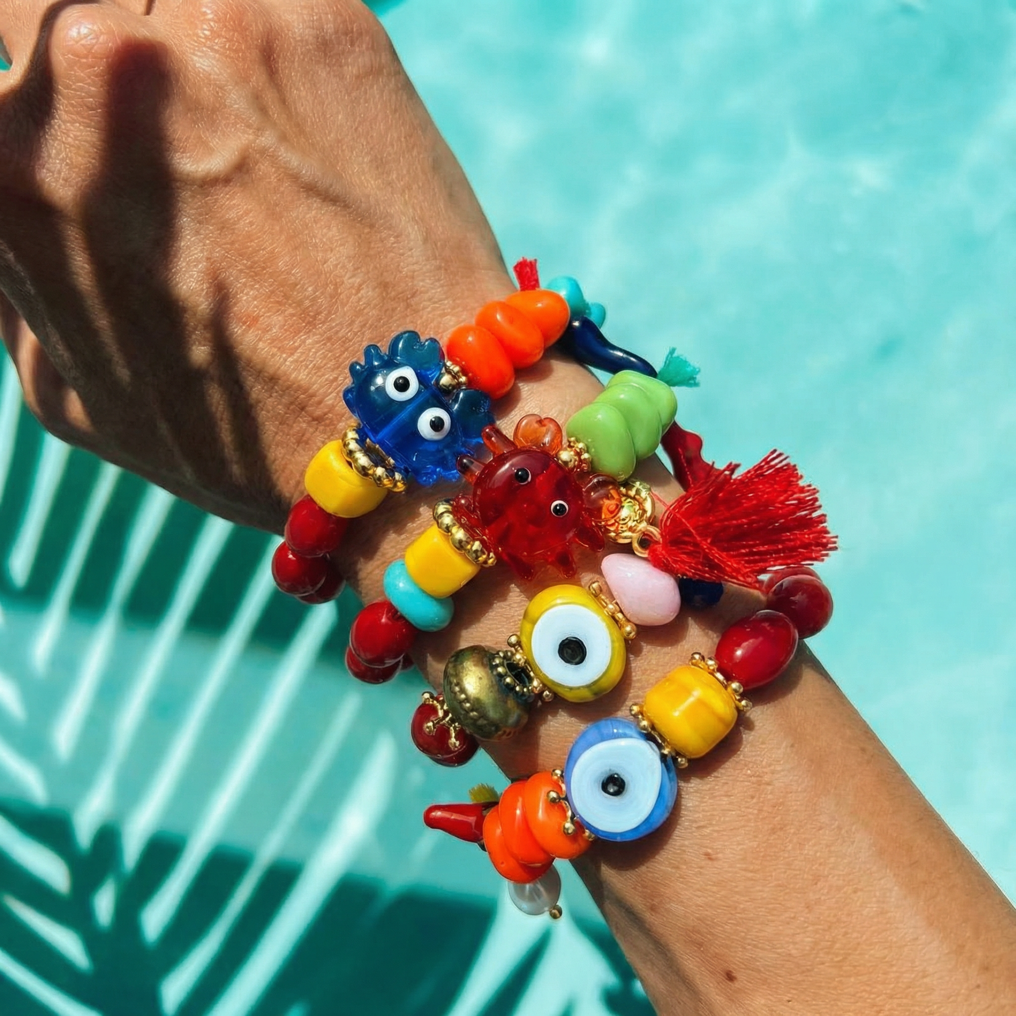Bracelet à perles, charme méditerranéen — crabes et yeux