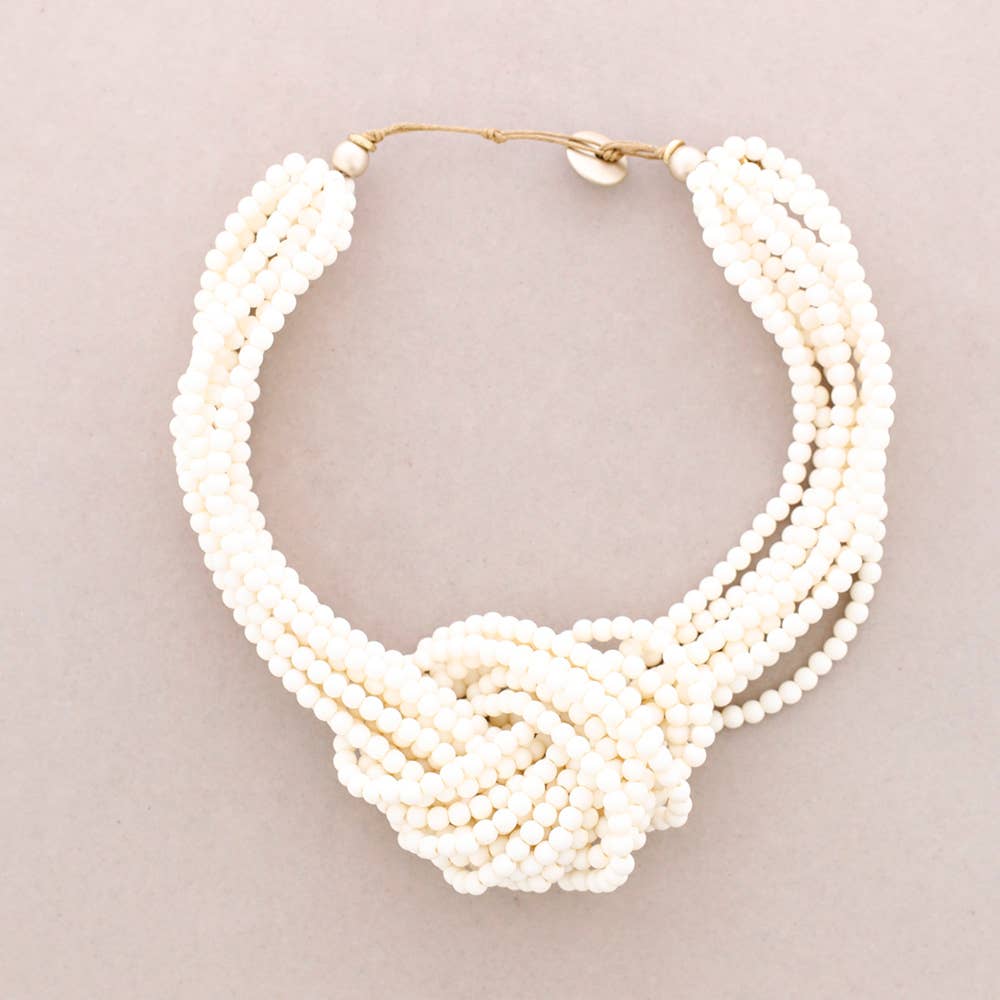 Collier Ras du Cou Nœud Perles Résine