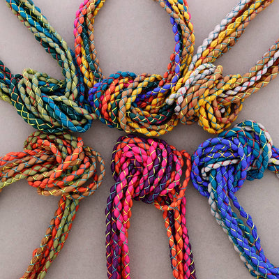 Collier ras-du-cou nœud en tissu satiné