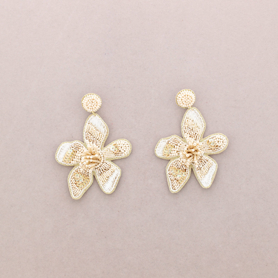 Boucles d'oreilles fleuries en perles: Beige