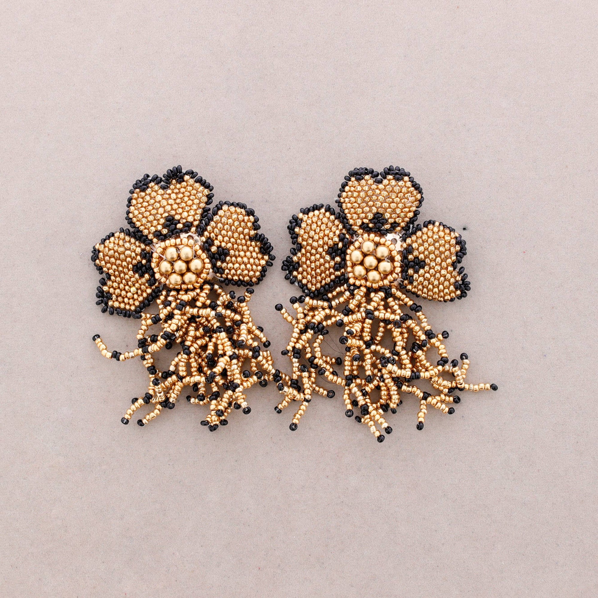 Boucles d’oreilles ethniques à perles en forme de fleur
