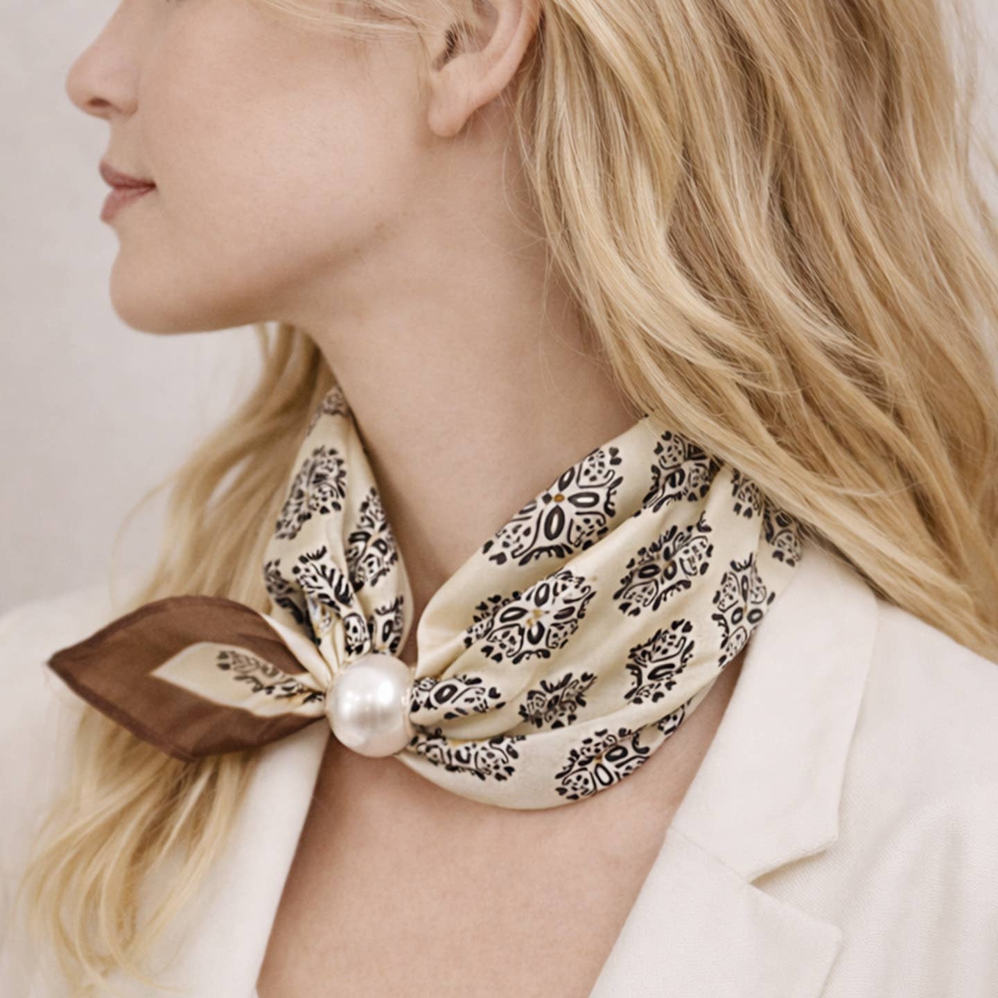 Foulard fin imprimé avec perle motif élégant