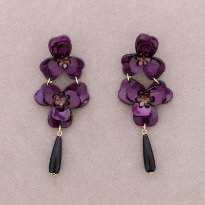 Boucles d'oreilles pendantes double fleur en résine