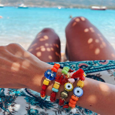 Bracelet à perles, charme méditerranéen — crabes et yeux