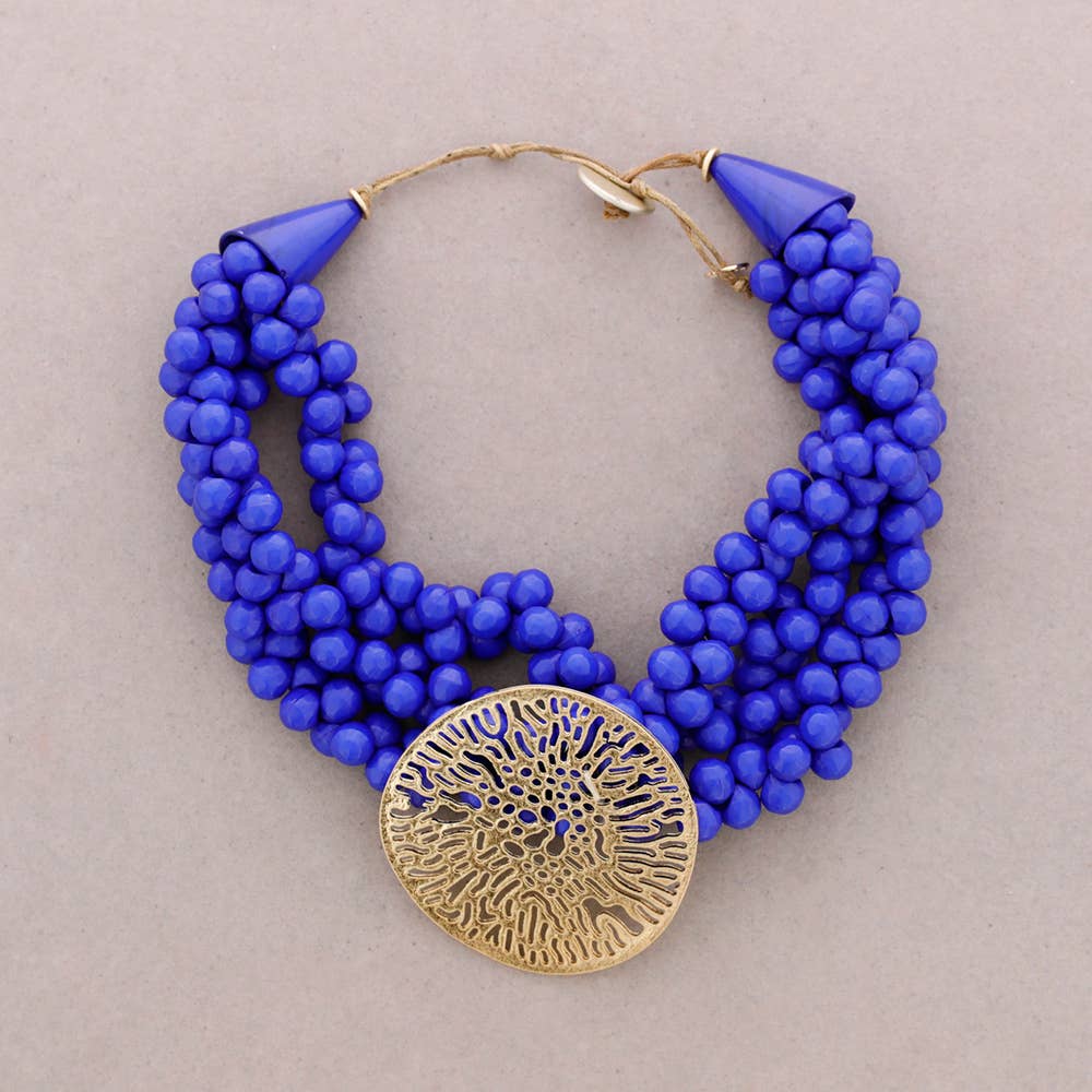 Collier Ras-du-cou Perles Résine Pendentif Médaille Filigrane Métal