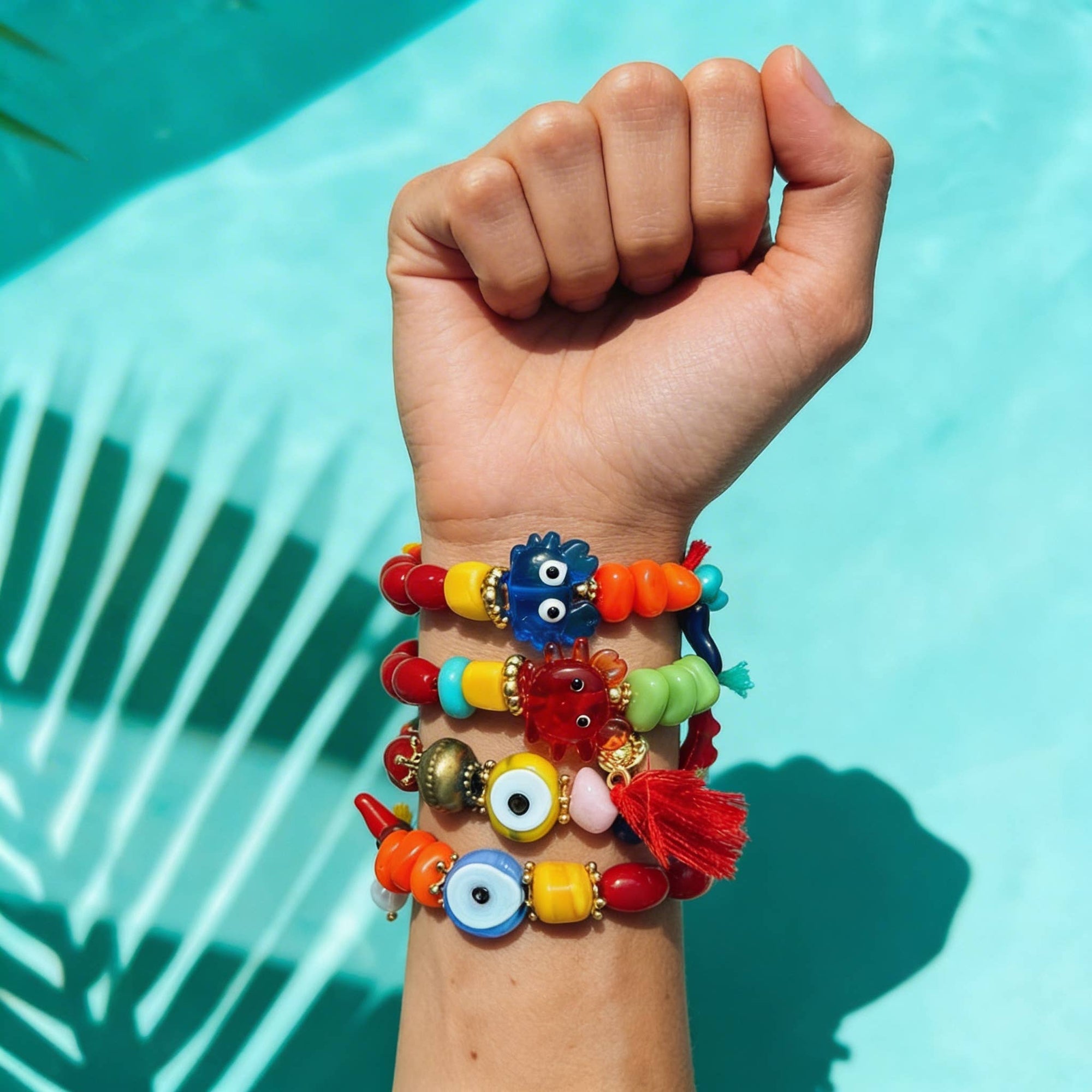 Bracelet à perles, charme méditerranéen — crabes et yeux