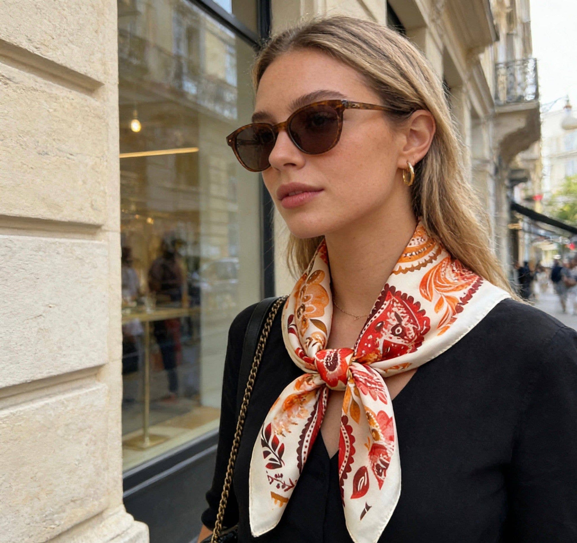 D2026-34 Foulard touche soie 70x70 motif bandana