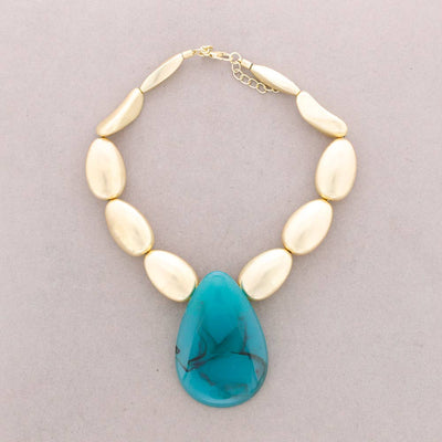Collier perlé en résine métallique