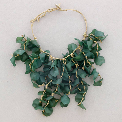 Collier pendentif en résine Pétalos