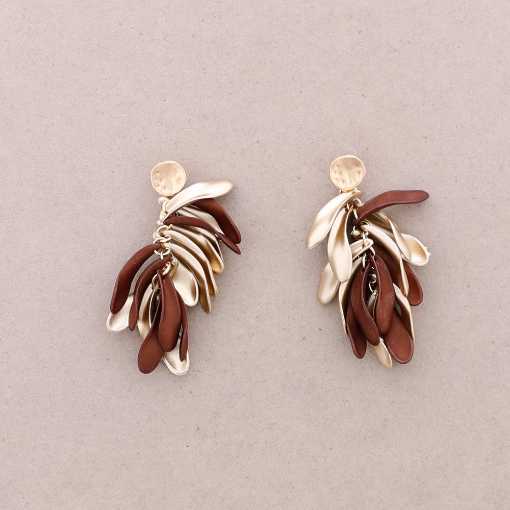 Boucles d’oreilles pendantes avec pétales en résine