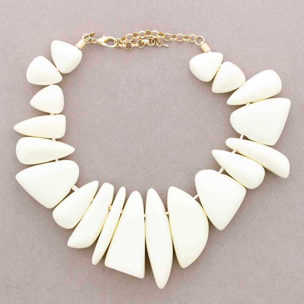 Collier perlé en résine