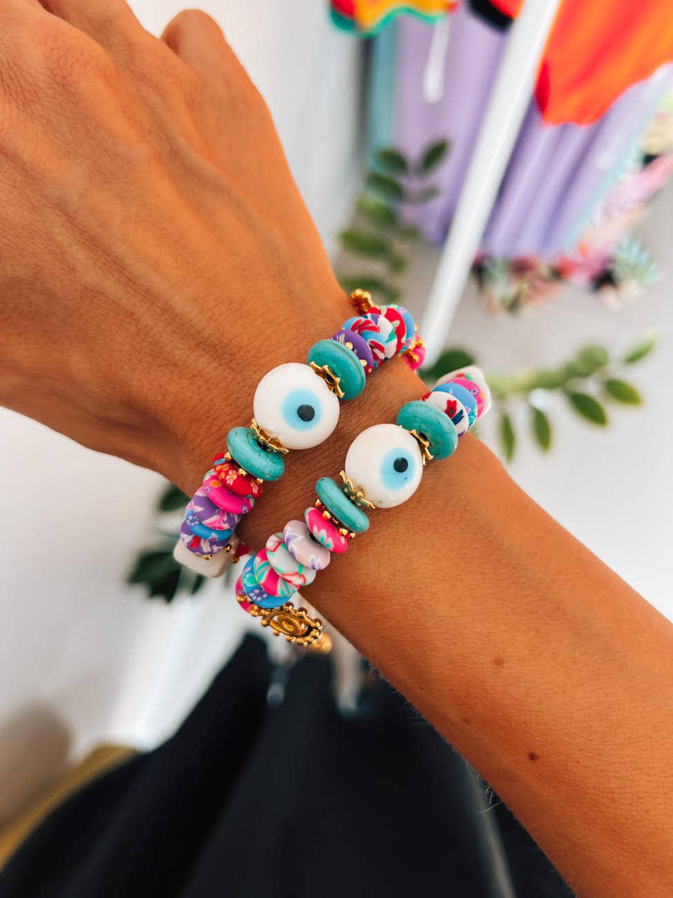 Bracelet œil multicolore avec détails en or