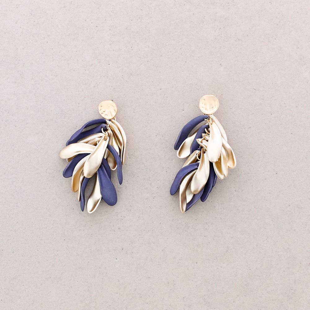 Boucles d’oreilles pendantes avec pétales en résine