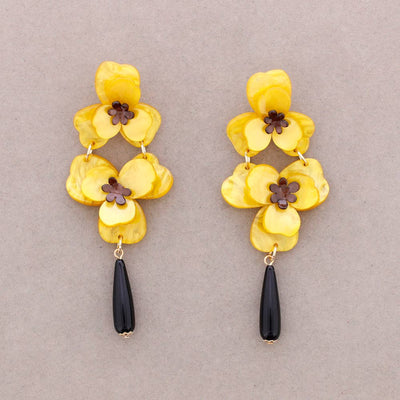 Boucles d'oreilles pendantes double fleur en résine