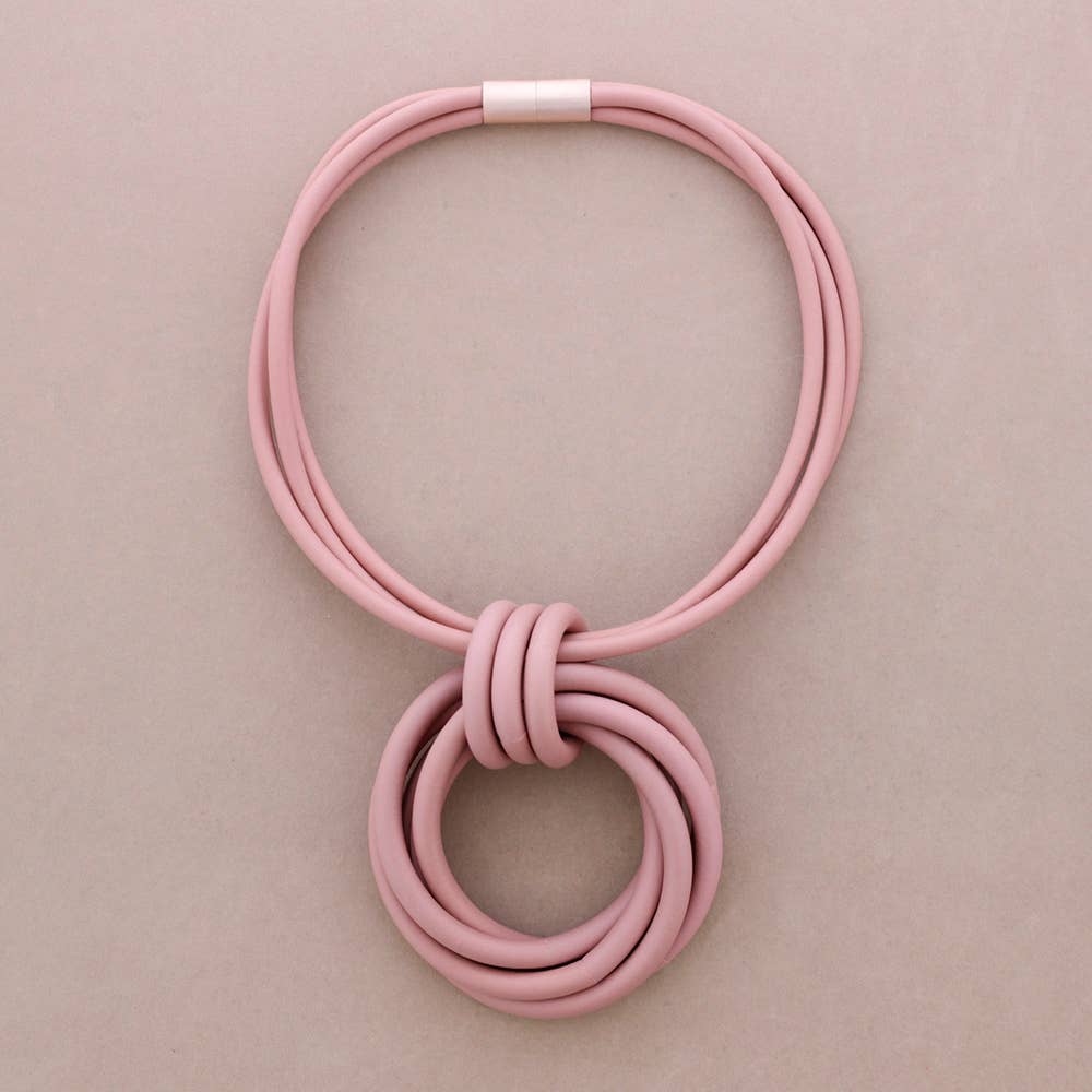 Collier ras-de-cou Aimant Pendentif Anneaux Caoutchouc (B)
