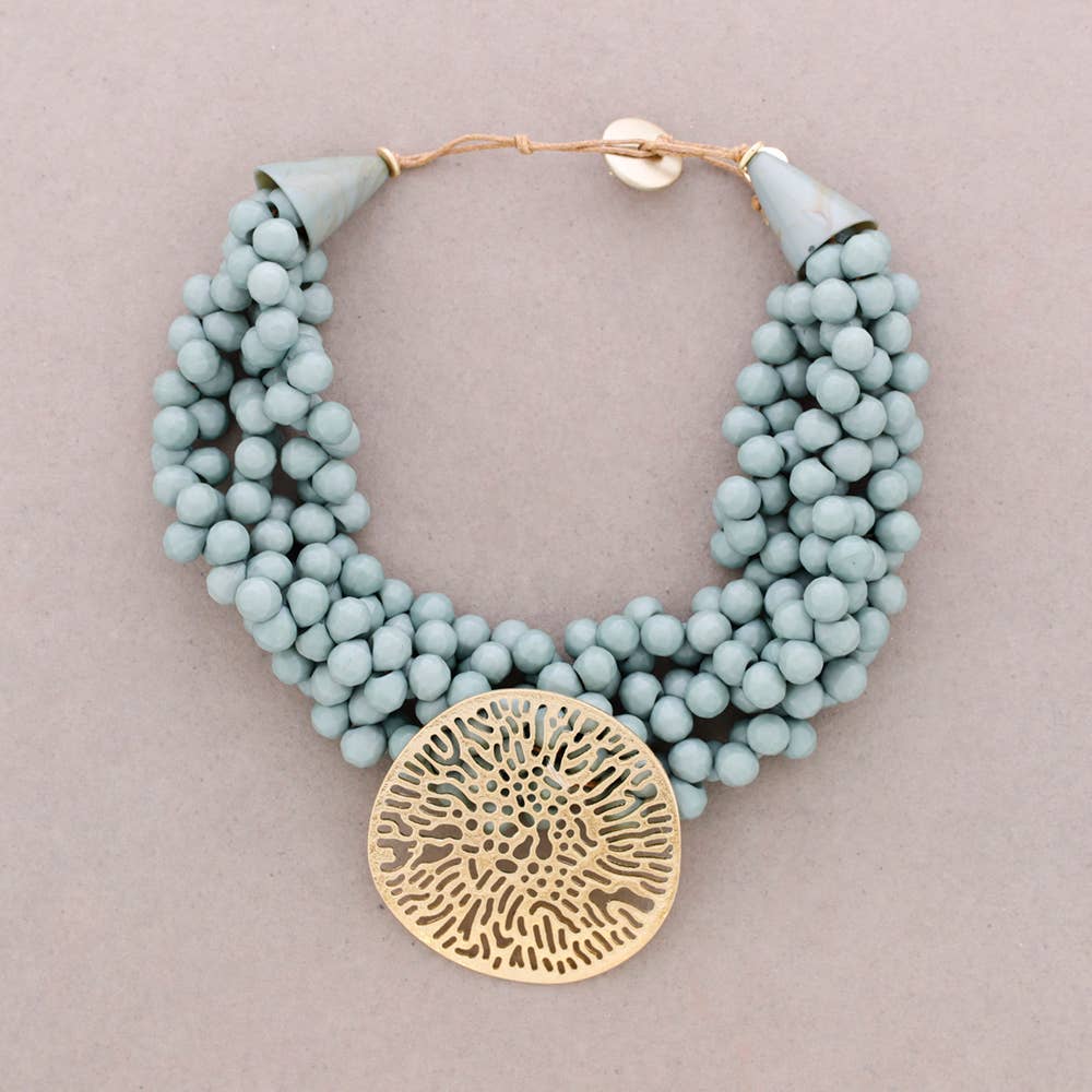 Collier Ras-du-cou Perles Résine Pendentif Médaille Filigrane Métal