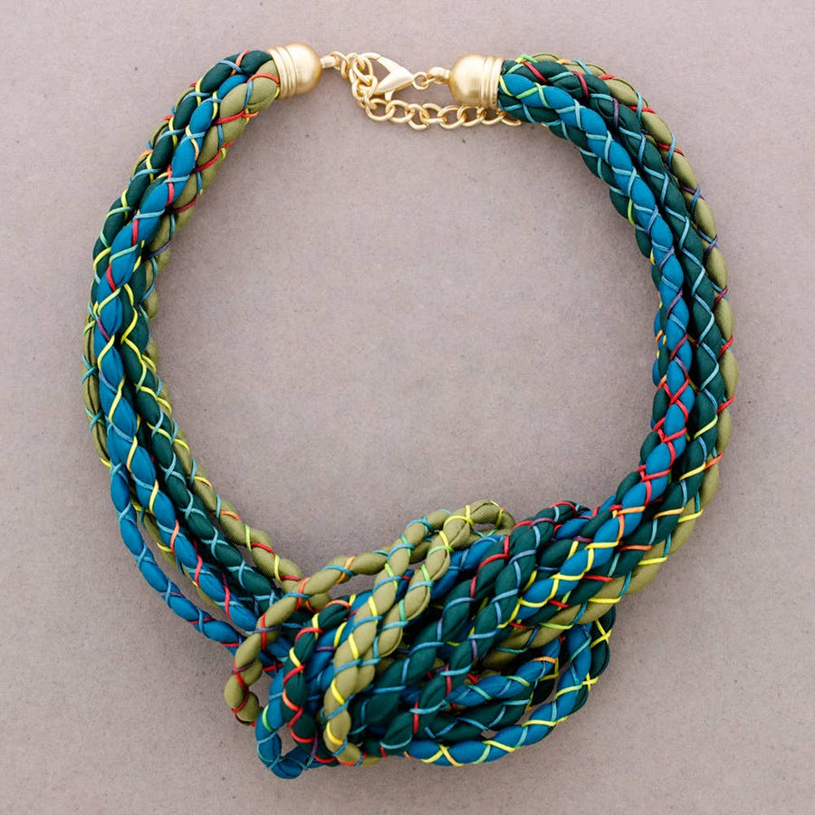 Collier ras-du-cou nœud en tissu satiné