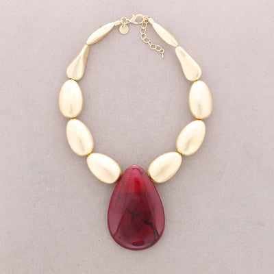 Collier perlé en résine métallique