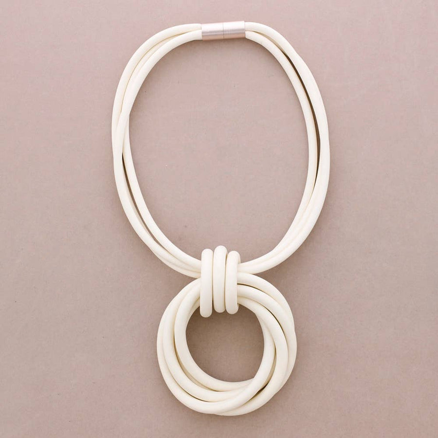 Collier ras-de-cou Aimant Pendentif Anneaux Caoutchouc (B)