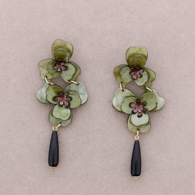 Boucles d'oreilles pendantes double fleur en résine
