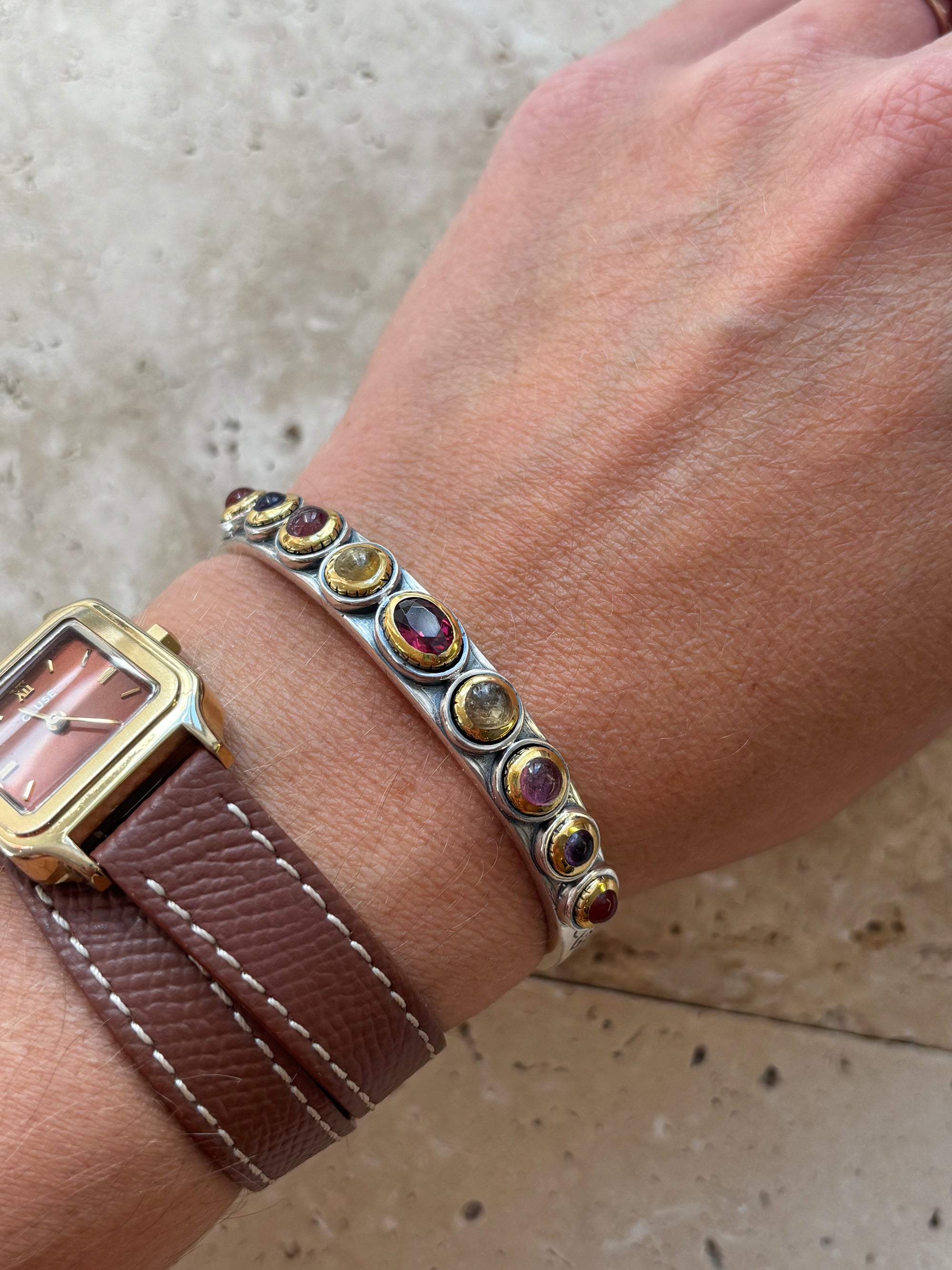 bracelet rigide en pierre jalan