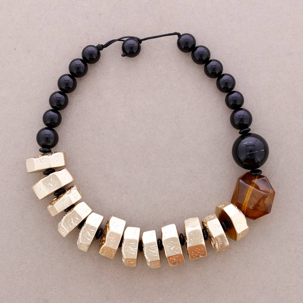 Collier Ras du Cou Perles Finition Métallique Résine