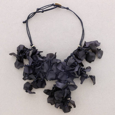 Collier pendentif en résine Pétalos