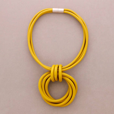 Collier ras-de-cou Aimant Pendentif Anneaux Caoutchouc (B)