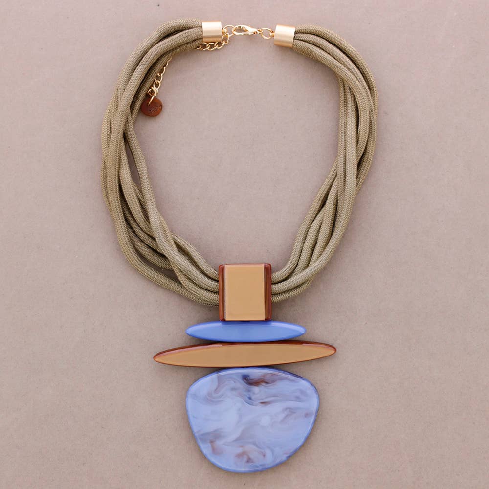 Collier pendentif en résine (C)