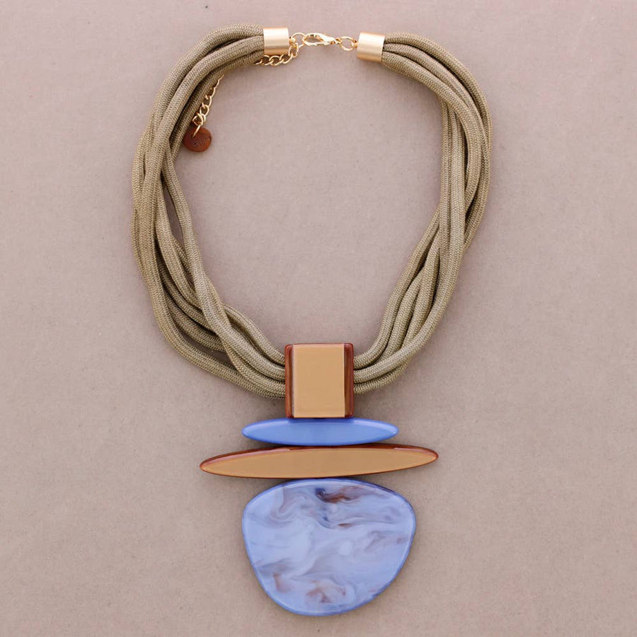 Collier pendentif en résine (C)