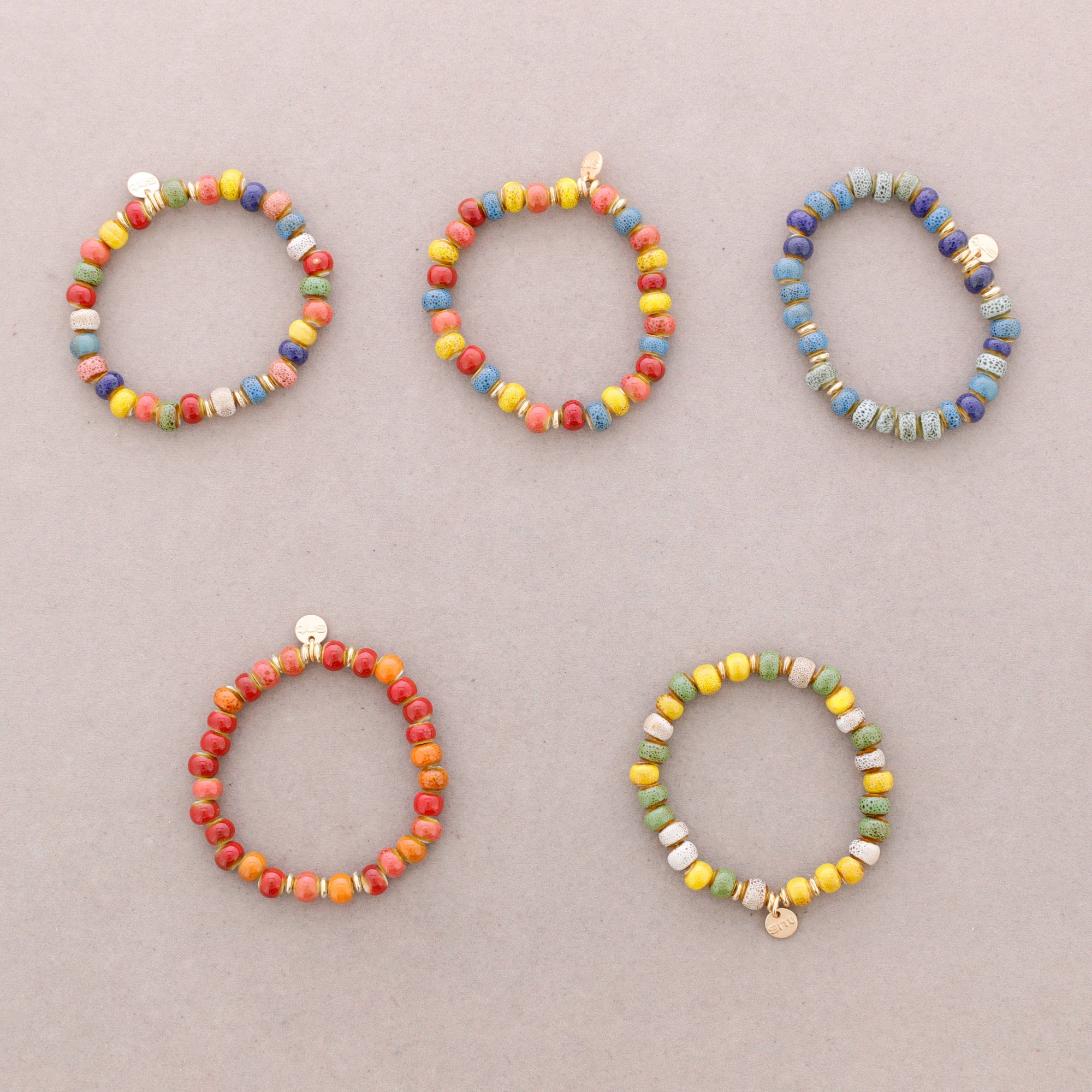 Bracelet élastique avec perles en céramique