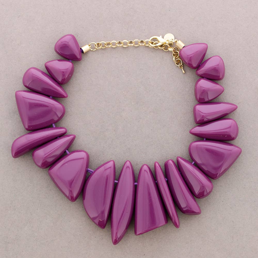 Collier perlé en résine