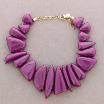 Collier perlé en résine