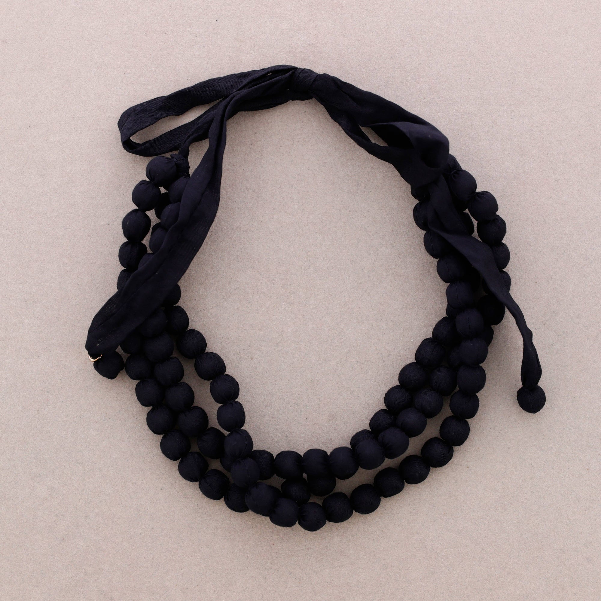 Collier Trois Tours Boules Revetues