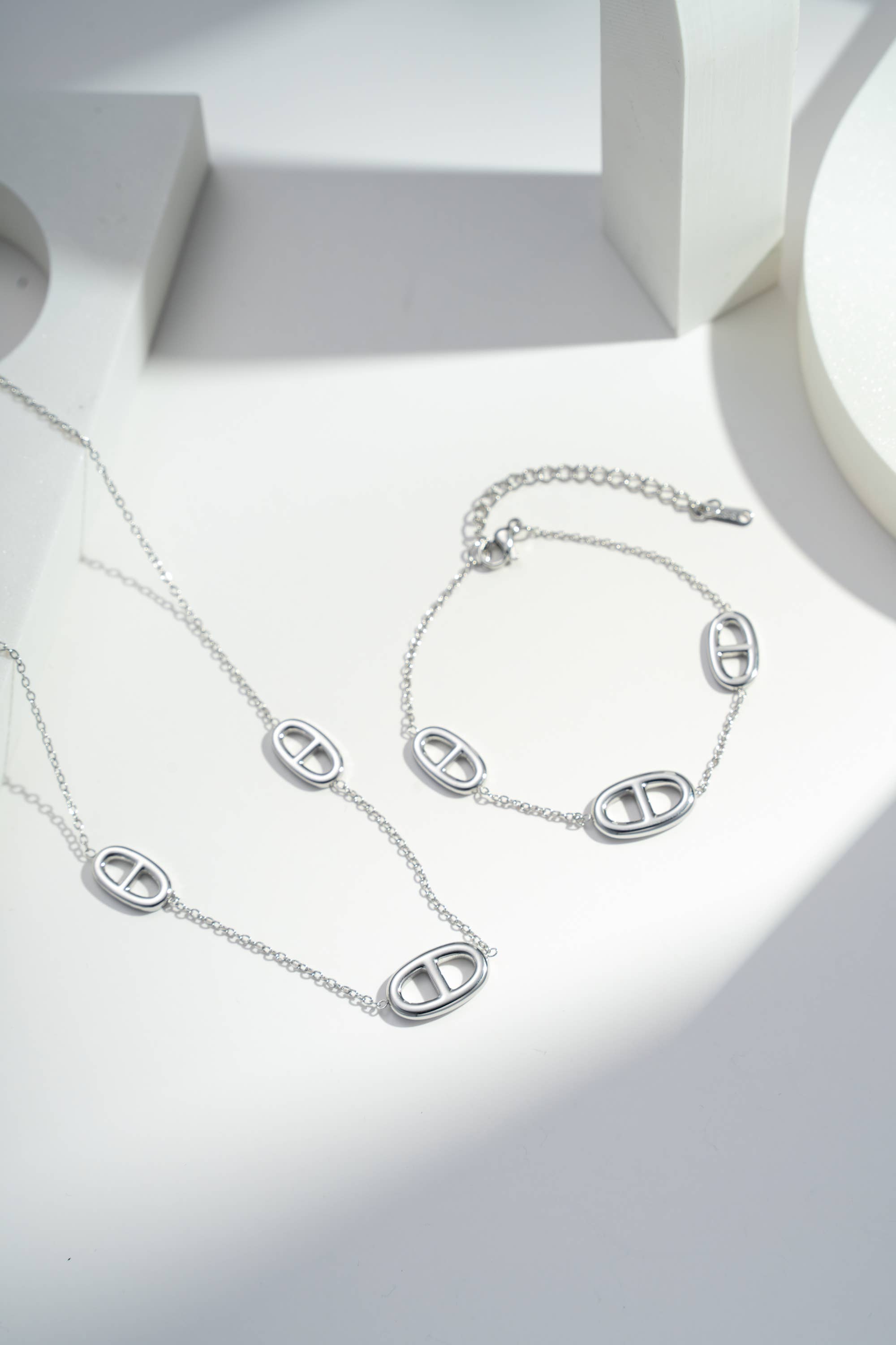Collier Motif Ovale Élégant  Acier Inoxydable