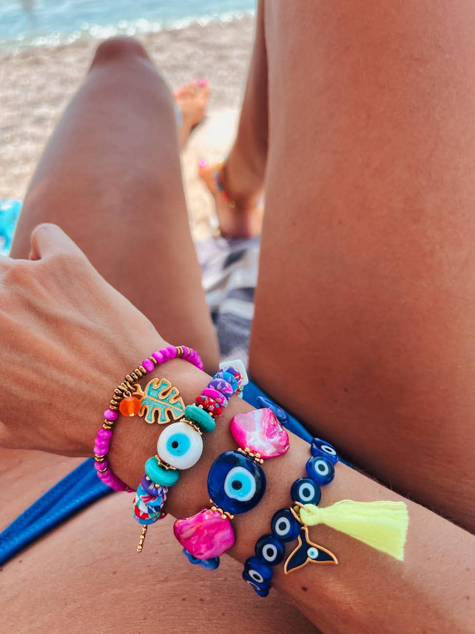 Bracelet œil multicolore avec détails en or
