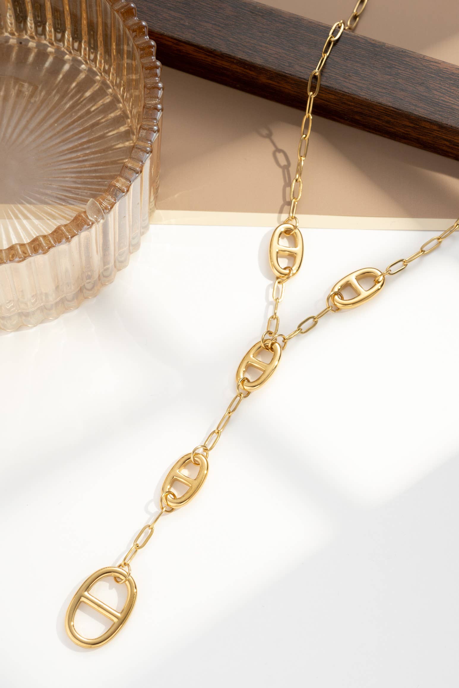 Collier maillons ovales doré moderne graphique élégant