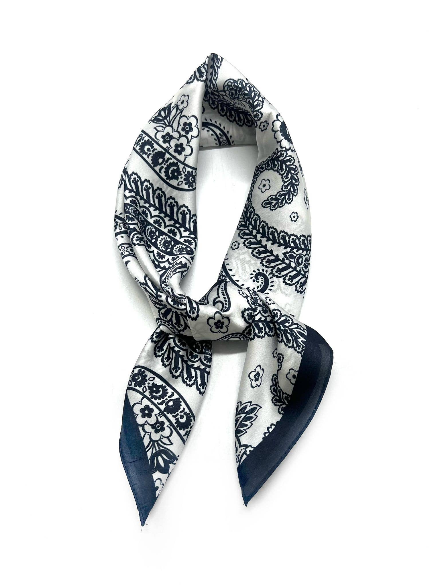 D2026-34 Foulard touche soie 70x70 motif bandana